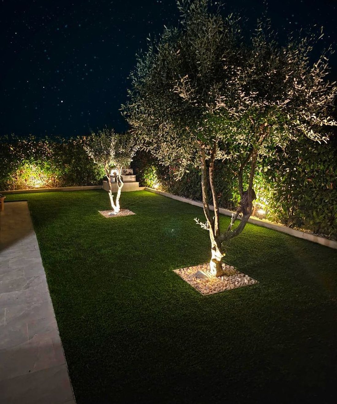 Giardino con illuminazione serale
